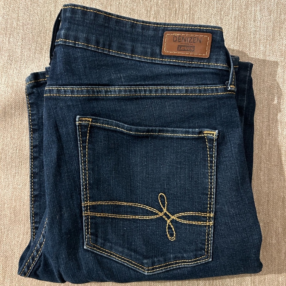 Women’s Denizen from Levi's Dark Blue Boot Cut Jeans size 10